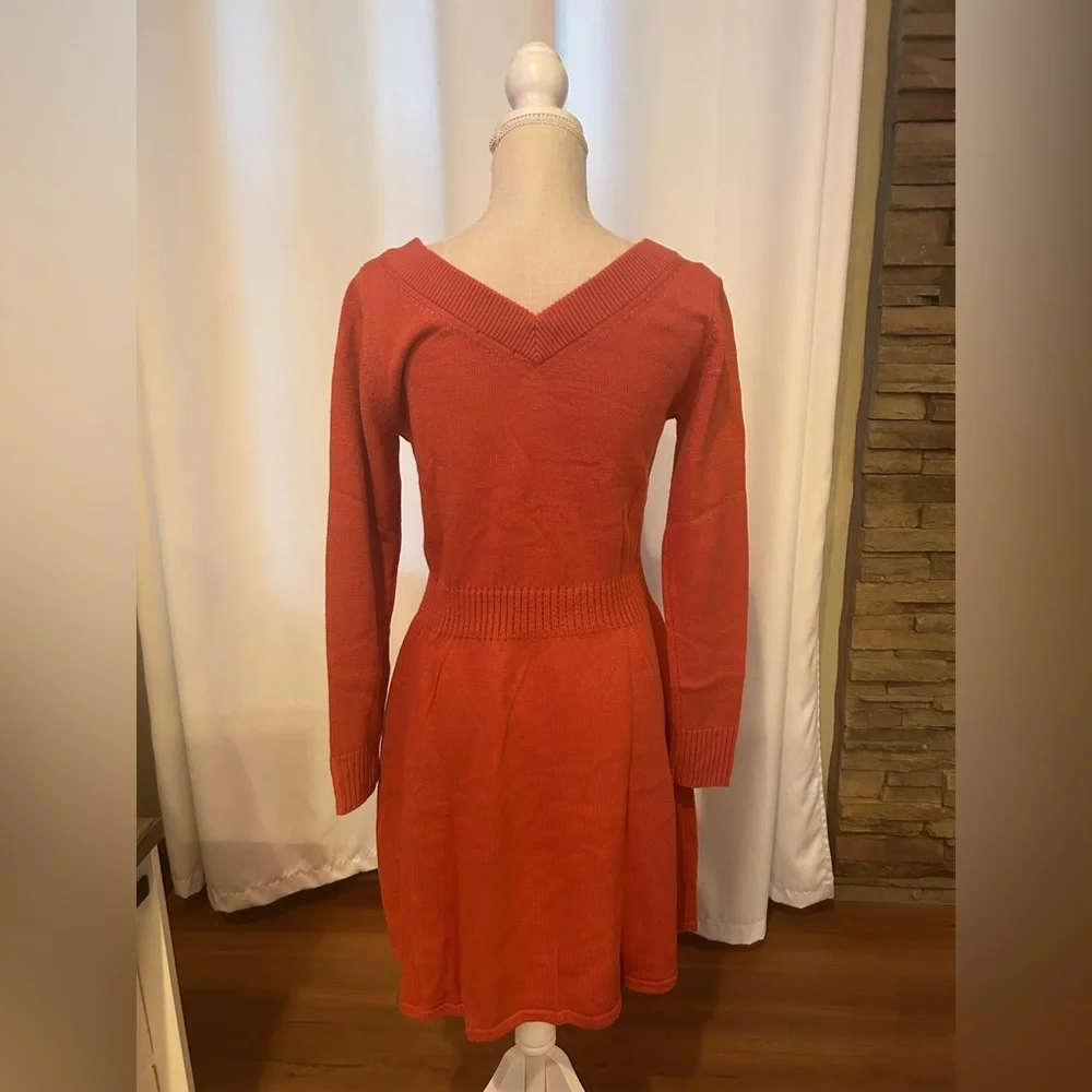 Venus Burnt Orange V-Neck Mini Sweater Dress Size Medium NWOT🔥 - Picture 2 of 4